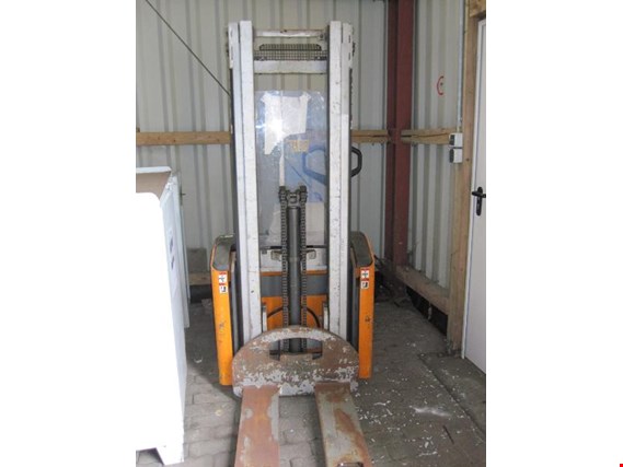 Used Still EGV 16 STILL electric pedestrian stacker for Sale (Auction Standard) | NetBid Industrial Auctions